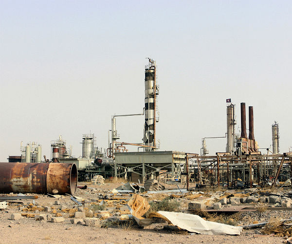 Image: ISIS Fuel Tankers Unharmed When US Planes Run Out of Ammo