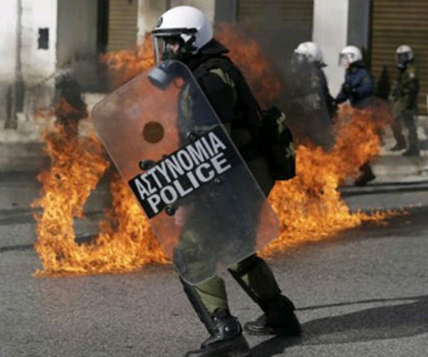 Image: Striking Greeks Take to the Streets Again to Protest Cutbacks