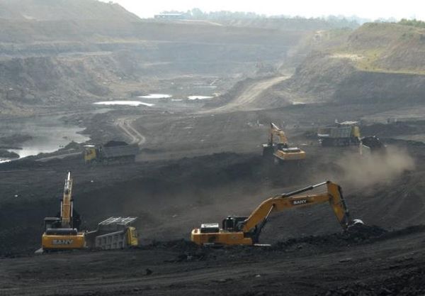 India leads Asia's dash for coal as emissions blow eastPhoto: REUTERS