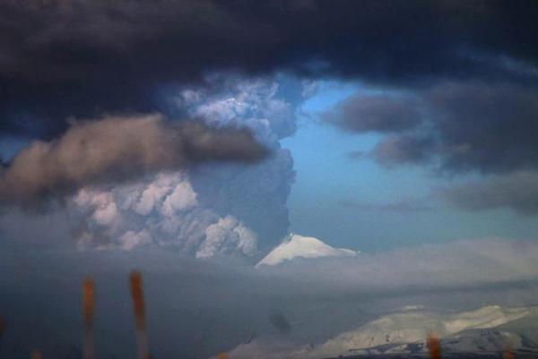 Alaska volcano erupts with massive ash cloud, diverting flightsPhoto: Royce Snapp/Alaska Volcano Observatory/Handout via Reuters
