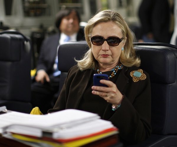 Image: US Appeals Court Revives Clinton Email Suit