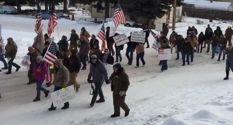 Militia members protest in Oregon (The Oregonian/Screenshot)