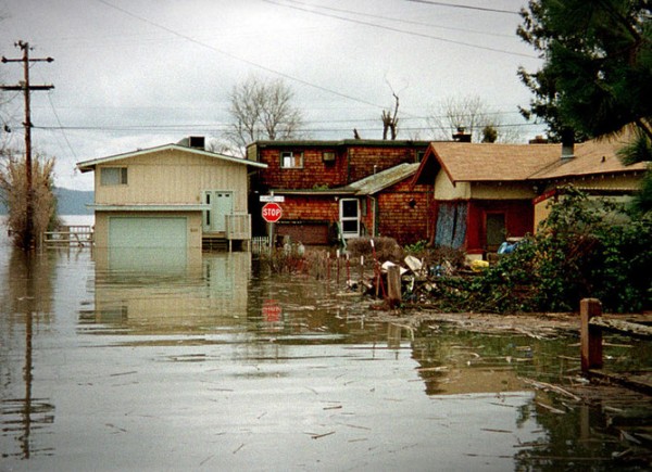 Flooding in Clear Lake, California, March 1 1998, during the 1997-1998 super El Nio event. Photo credit: Dave Gatley/FEMA