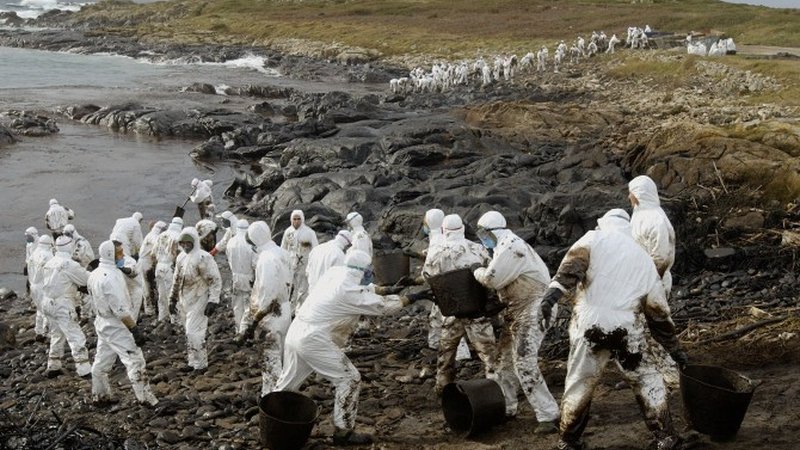 After the tanker MV Prestige split in half, spilling more than 70 million liters of oil off the coast of Spain in 2002, it continued to leak oil from its resting place on the seabed. Thousands joined the cleanup effort, including these soldiers. 