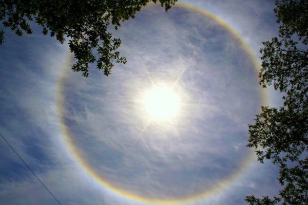 Solar halo seen May 14, 2013 in Monmouth, NJ, as captured by EarthSky Facebook friend Stacey Baker-Bruno.  Thank you, Stacey!  See more photos of May 14, 2013 photo here.