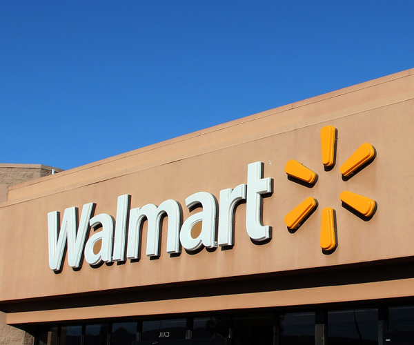 Image: Wal-Mart Pulls Back From Supercenters, Focusing on Internet