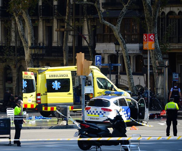 Image: 13 Dead, 2 in Custody After Terrorist Van Rams Crowd in Barcelona Plaza